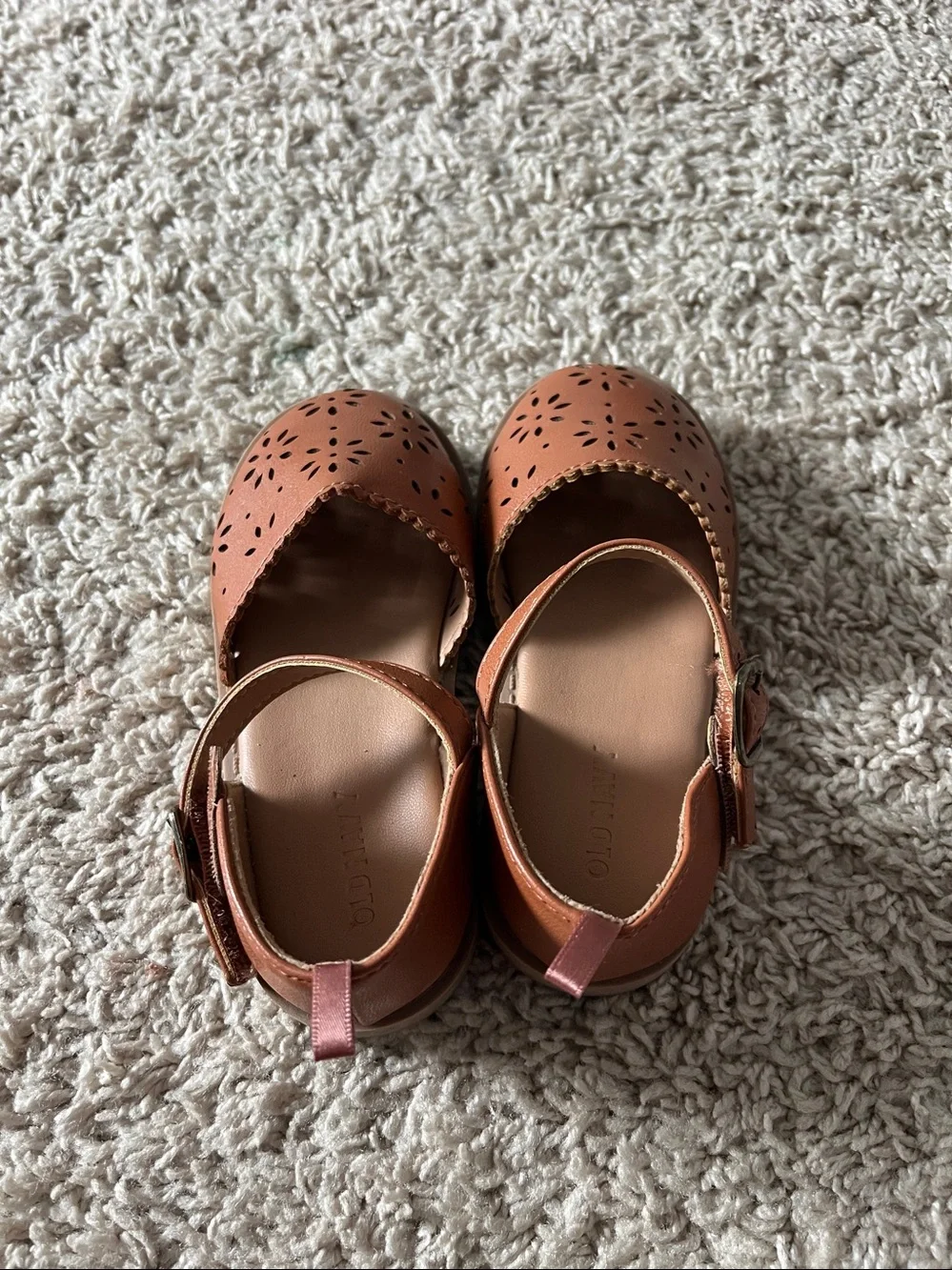 Girls' Tan Mary Jane Dress Shoes - Classic Cutout Design